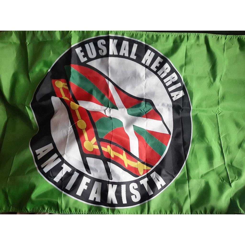 Bandera verde Euskal Herria Antifaxista ikurra berdea